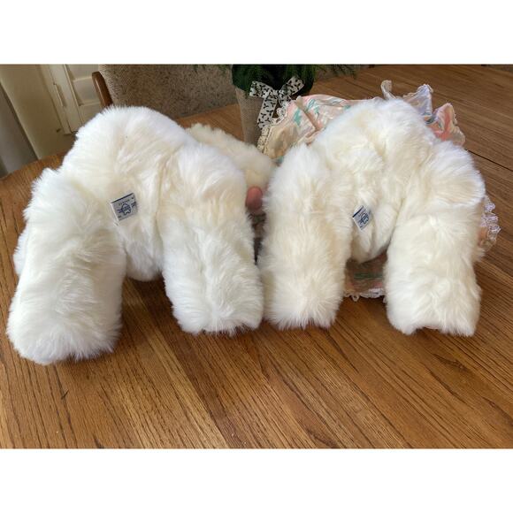 Pair Wht Redfield Bears inc, Musical Fluffy Bear Set #093632 20’ in. - Picture 6 of 10
